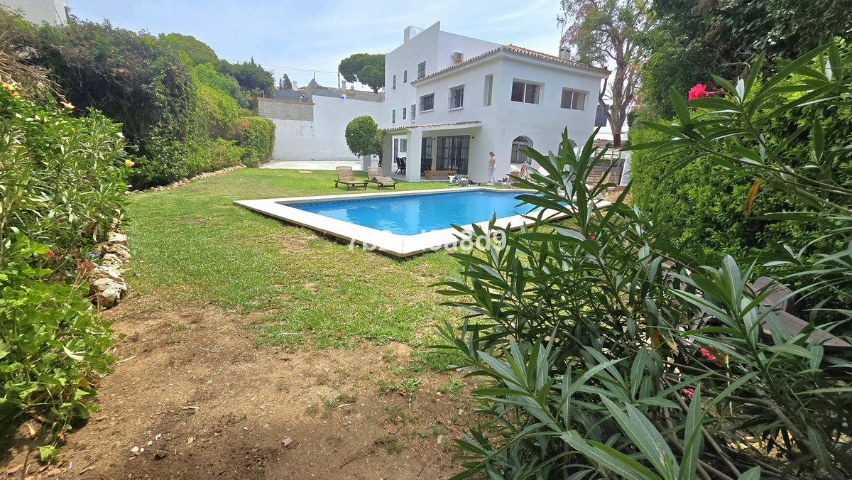 Vrijstaande Villa in Elviria-48