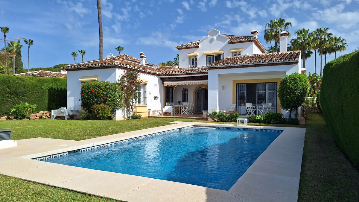 Vrijstaande Villa in Elviria-3