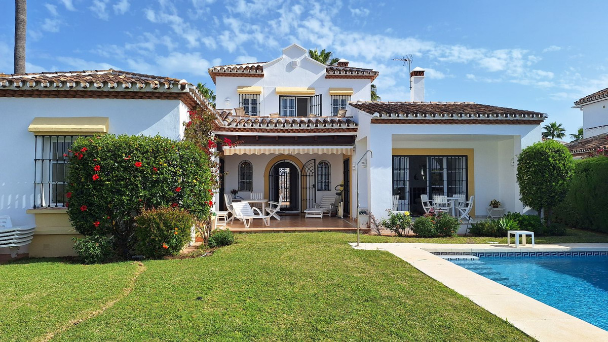 Vrijstaande Villa in Elviria-4