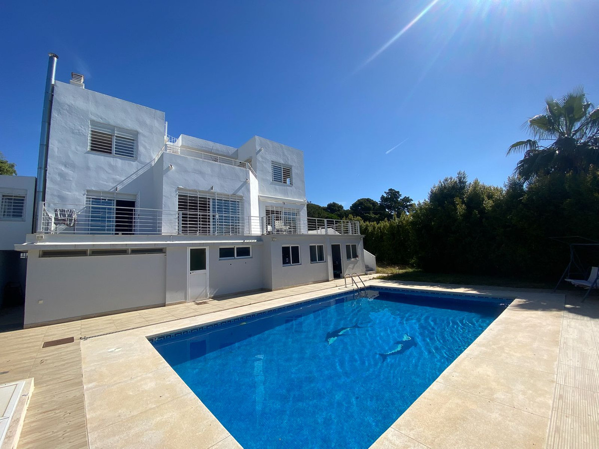 Vrijstaande Villa in Elviria-1