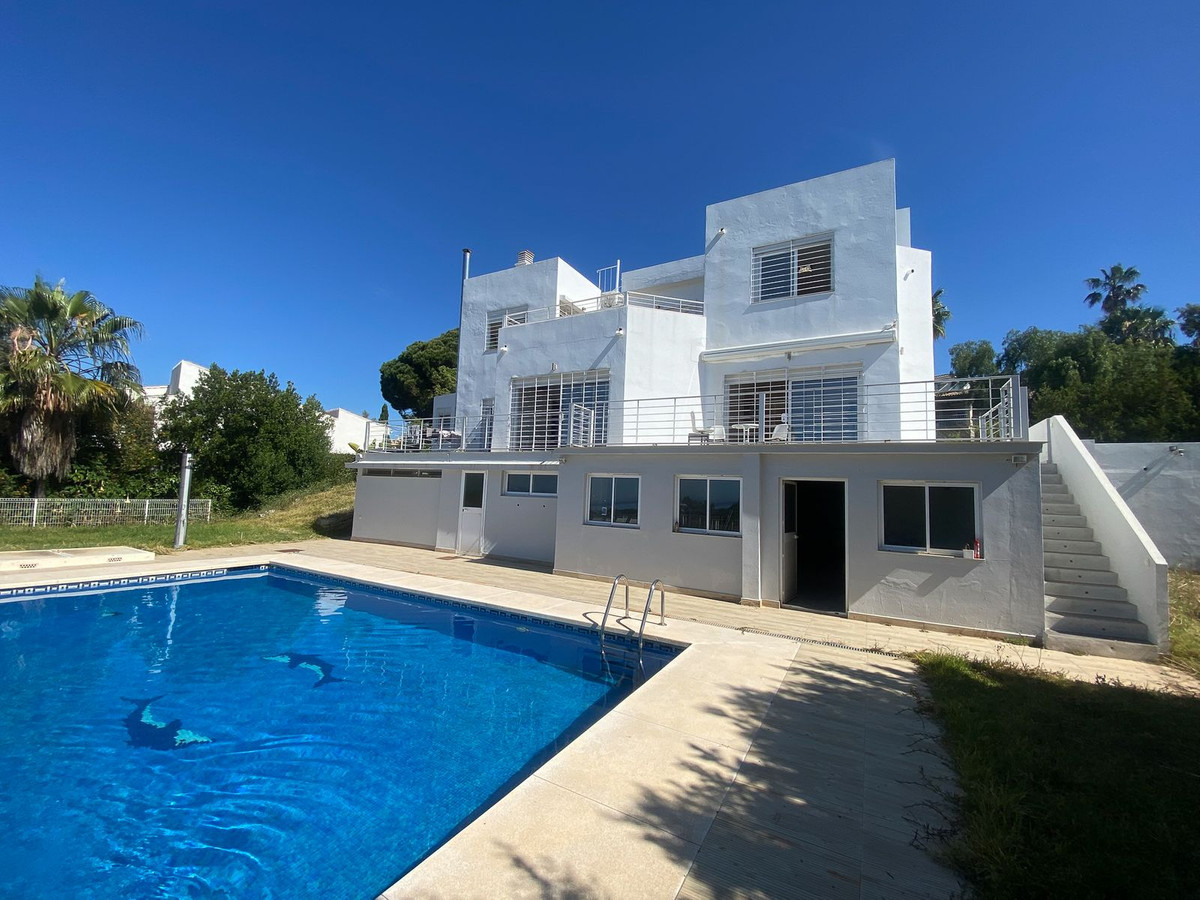 Vrijstaande Villa in Elviria-3