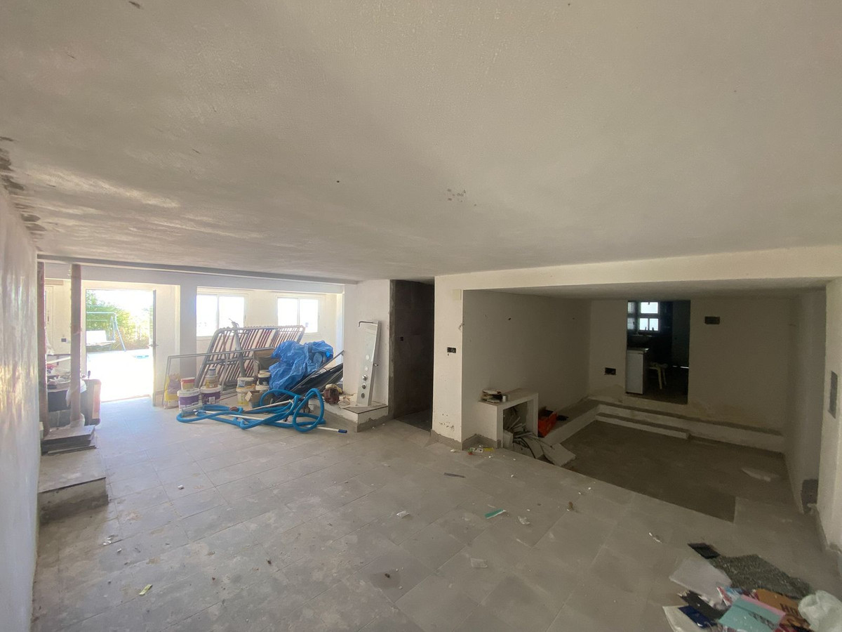 Vrijstaande Villa in Elviria-36