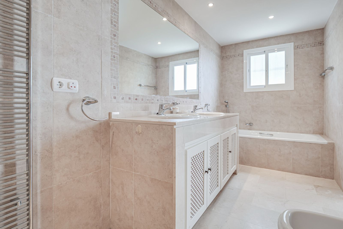 Huis te koop in Elviria | 4 slaapkamers H5057161