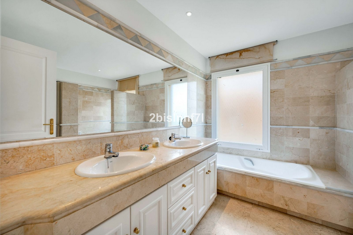 Appartement te koop in Elviria | 3 slaapkamers H5131633