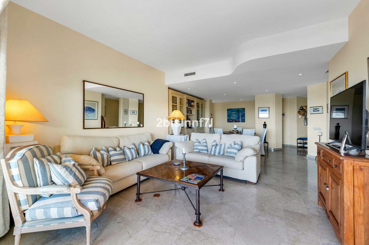 Appartement te koop in Elviria | 3 slaapkamers H5131633