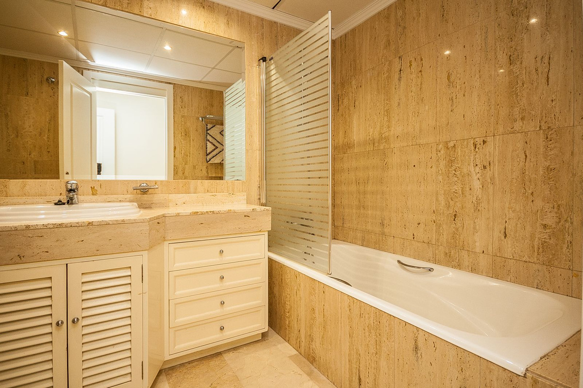 Appartement te koop in Elviria | 2 slaapkamers H5308675