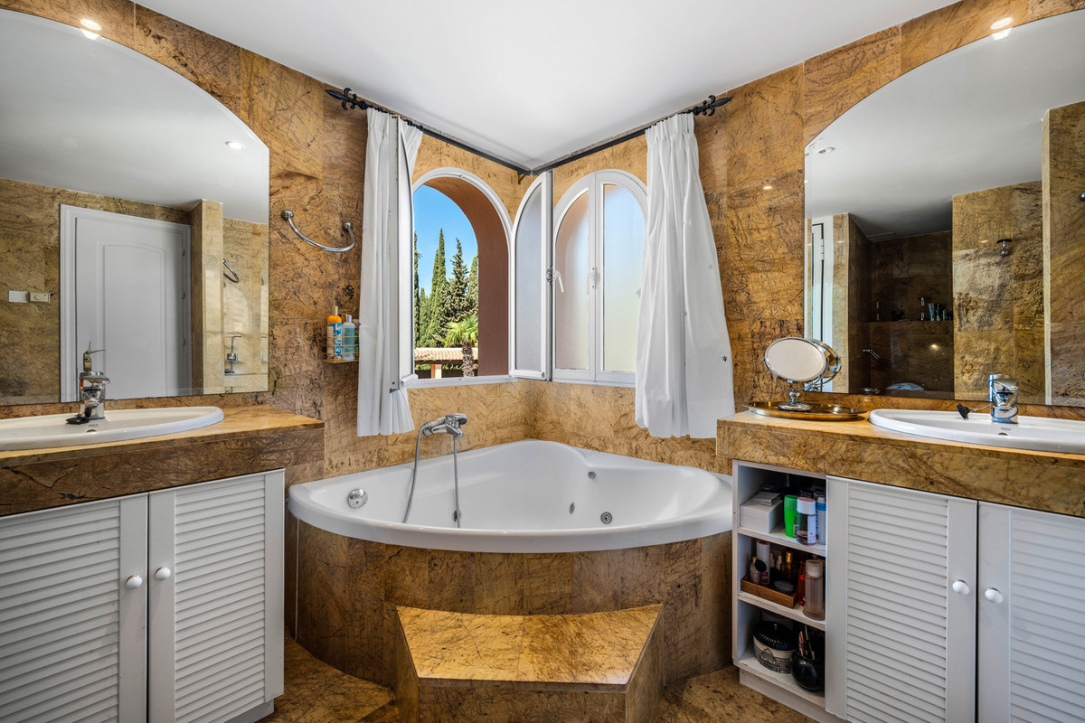Huis te koop in Elviria | 5 slaapkamers H5322091