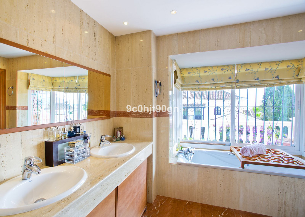 Huis te koop in Elviria | 5 slaapkamers H5329729