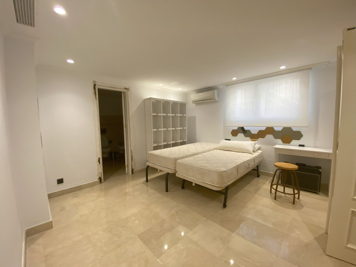 Huis te koop in Elviria | 7 slaapkamers H5339131