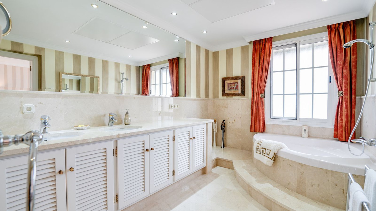 Huis te koop in Elviria | 5 slaapkamers H5360425