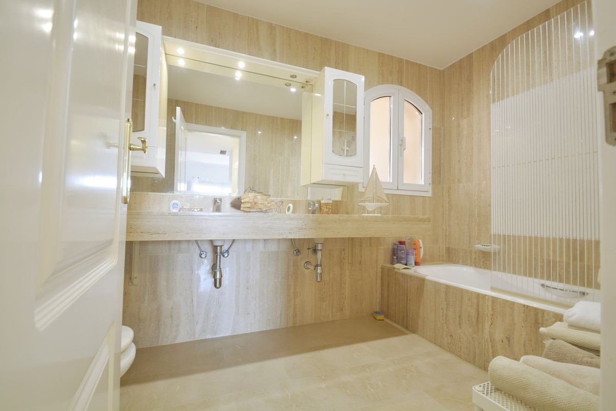 Appartement te koop in Elviria | 2 slaapkamers H5460643