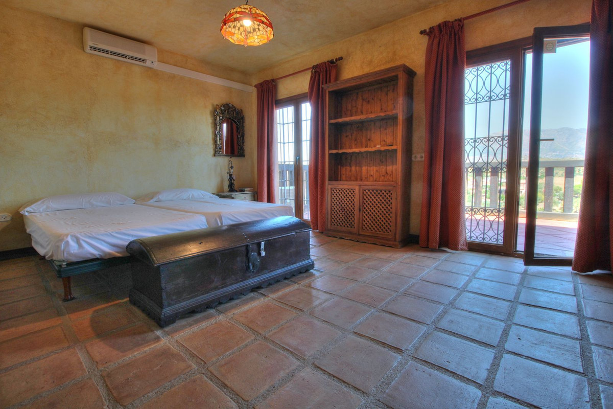 Huis te koop in Entrerrios | 4 slaapkamers H5075572