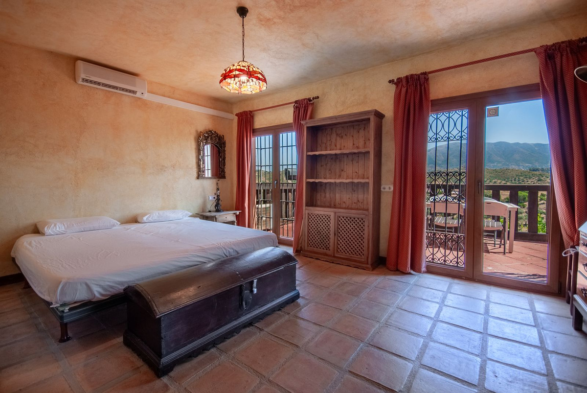 Huis te koop in Entrerrios | 4 slaapkamers H5105056