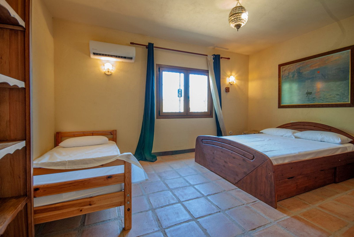 Huis te koop in Entrerrios | 4 slaapkamers H5105056