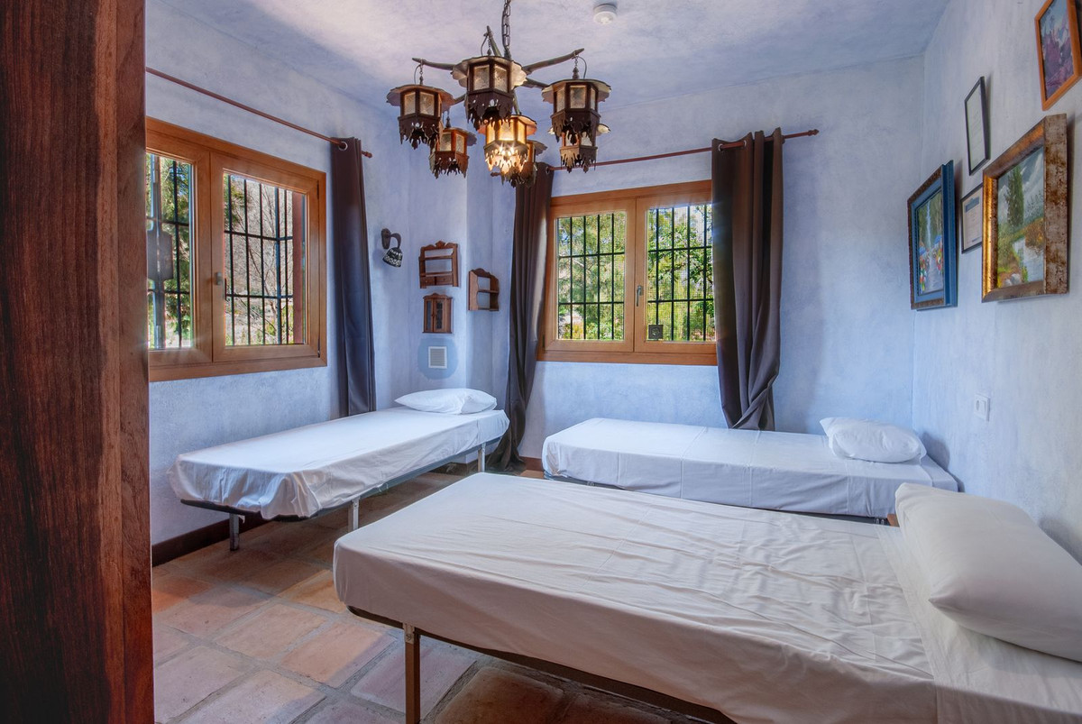 Huis te koop in Entrerrios | 4 slaapkamers H5105056