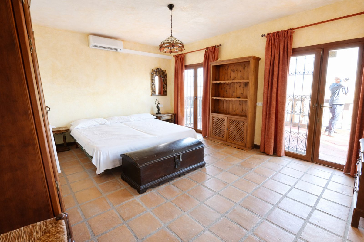 Huis te koop in Entrerrios | 4 slaapkamers H5316121