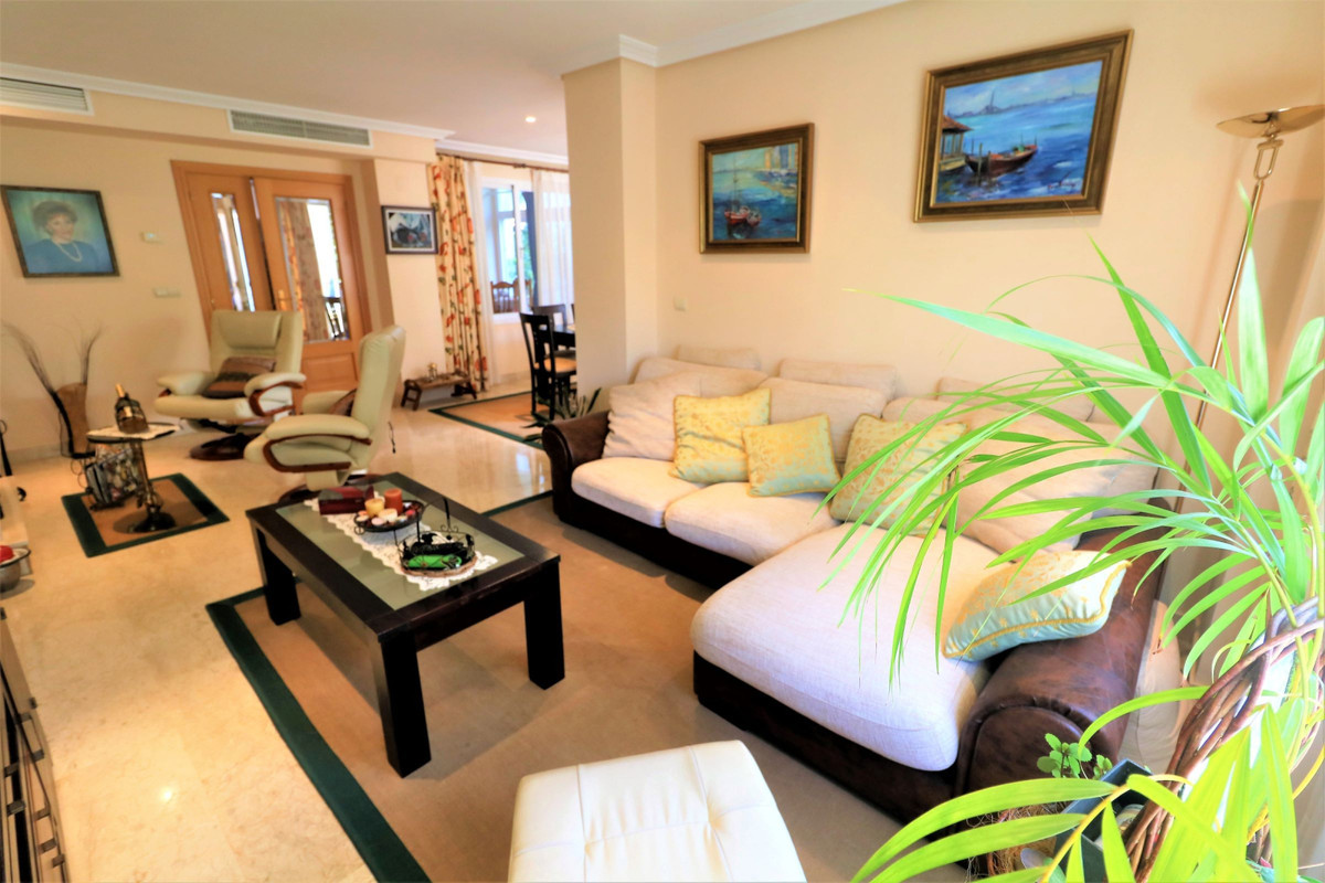 Huis te koop in Estepona | 3 slaapkamers H3762598
