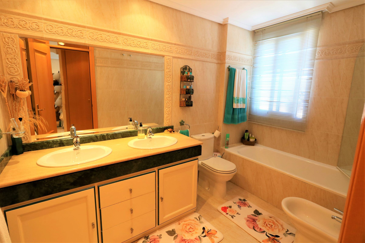 Huis te koop in Estepona | 3 slaapkamers H3762598