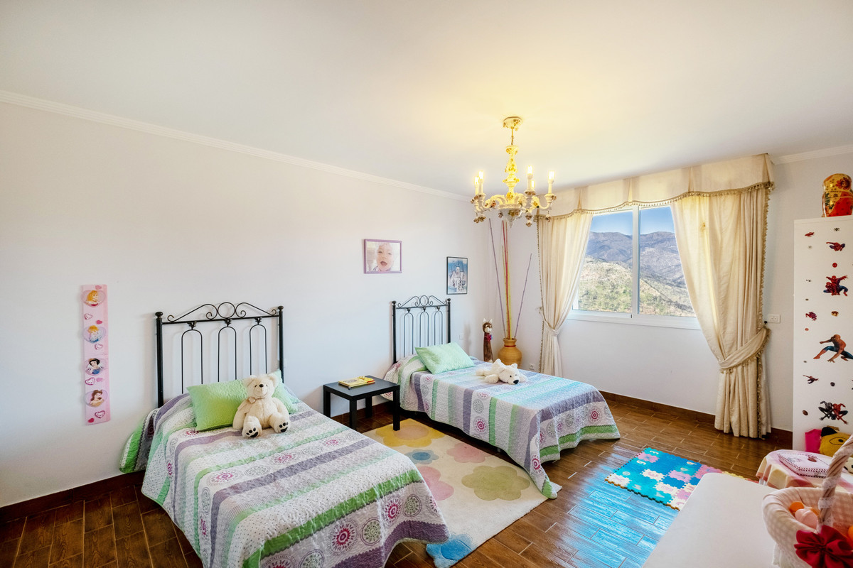 Finca - Cortijo te koop in Estepona | 7 slaapkamers H4053922