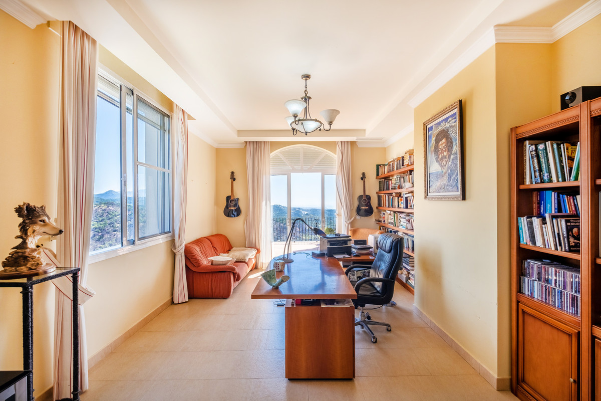 Finca - Cortijo te koop in Estepona | 7 slaapkamers H4053922