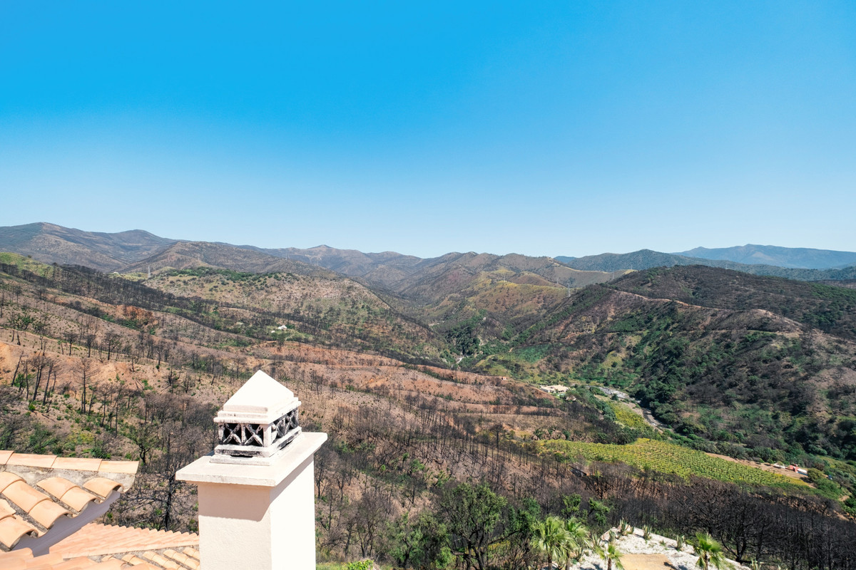 Finca - Cortijo te koop in Estepona | 7 slaapkamers H4053922