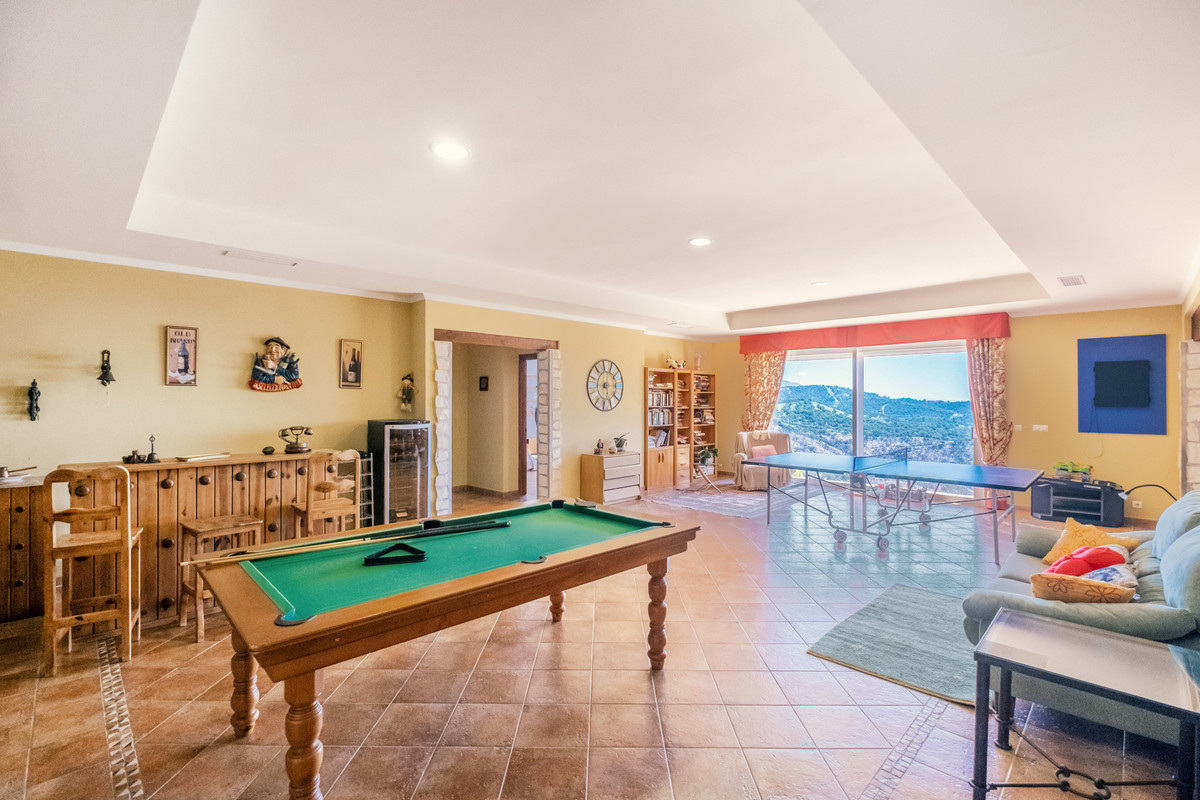 Finca - Cortijo te koop in Estepona | 7 slaapkamers H4053922