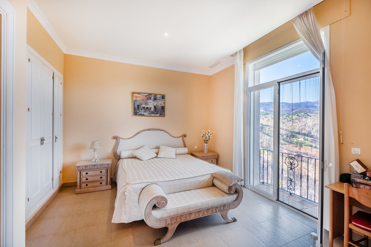 Finca - Cortijo te koop in Estepona | 7 slaapkamers H4053922