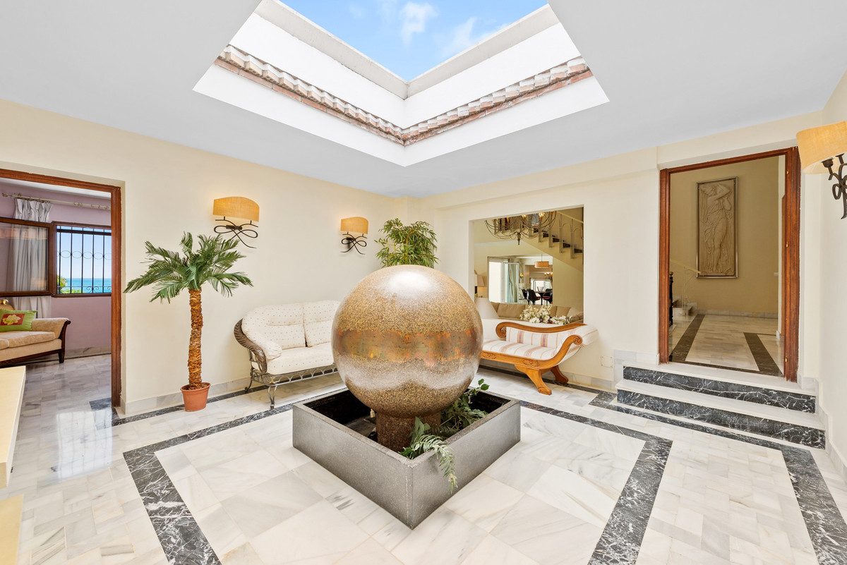 Huis te koop in Estepona | 6 slaapkamers H4272646