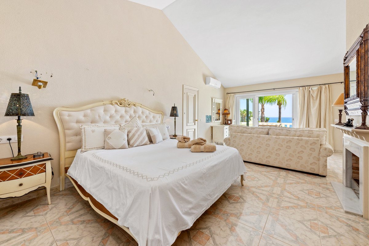 Huis te koop in Estepona | 6 slaapkamers H4272646