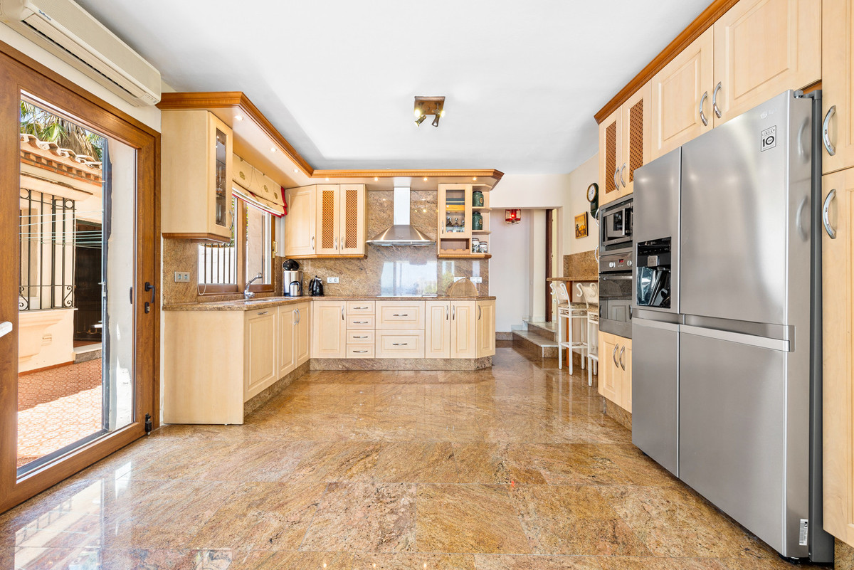 Huis te koop in Estepona | 6 slaapkamers H4272646