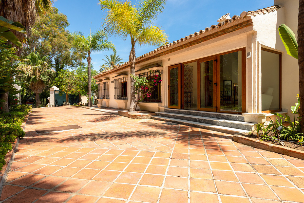 Huis te koop in Estepona | 6 slaapkamers H4272646