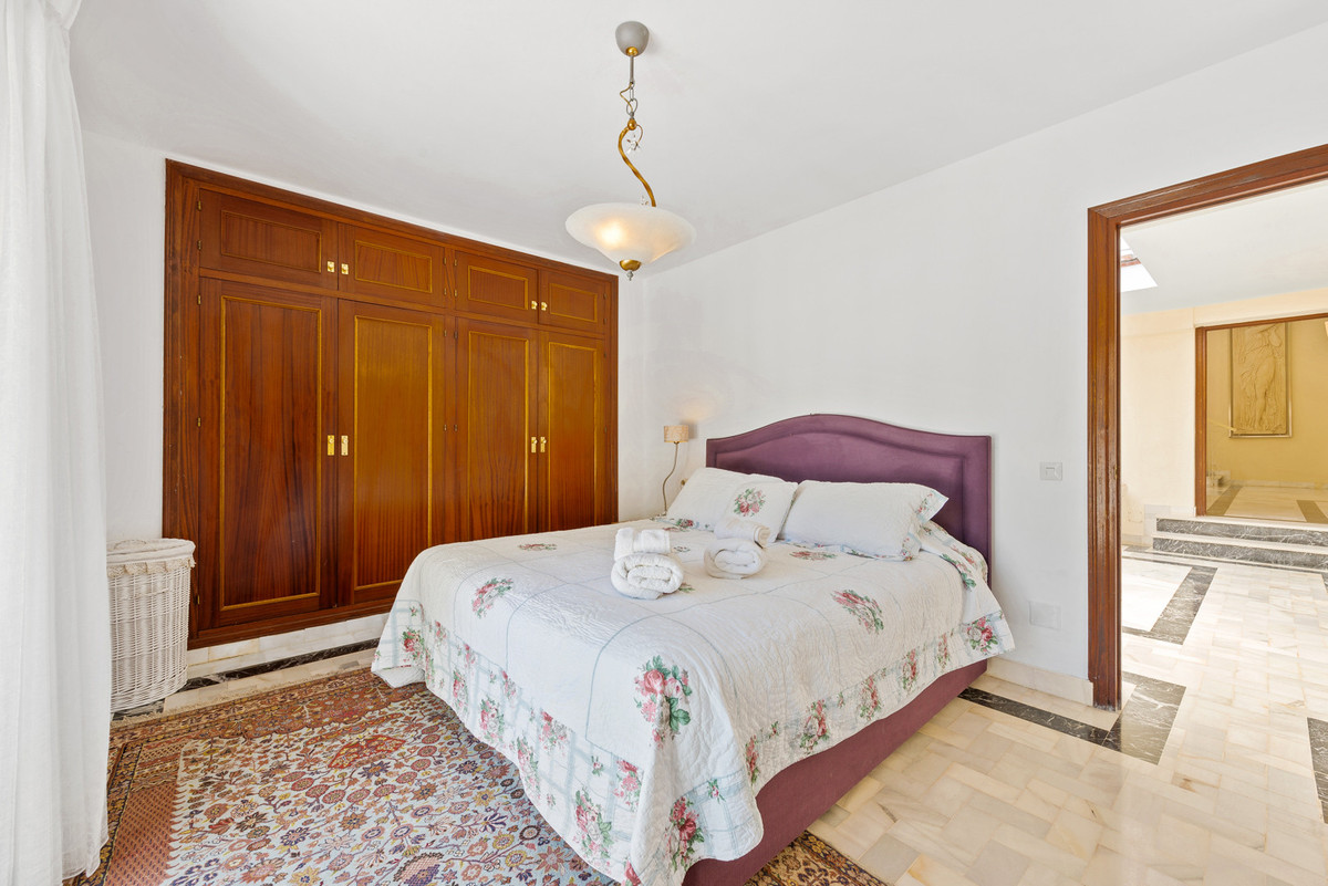 Huis te koop in Estepona | 6 slaapkamers H4272646
