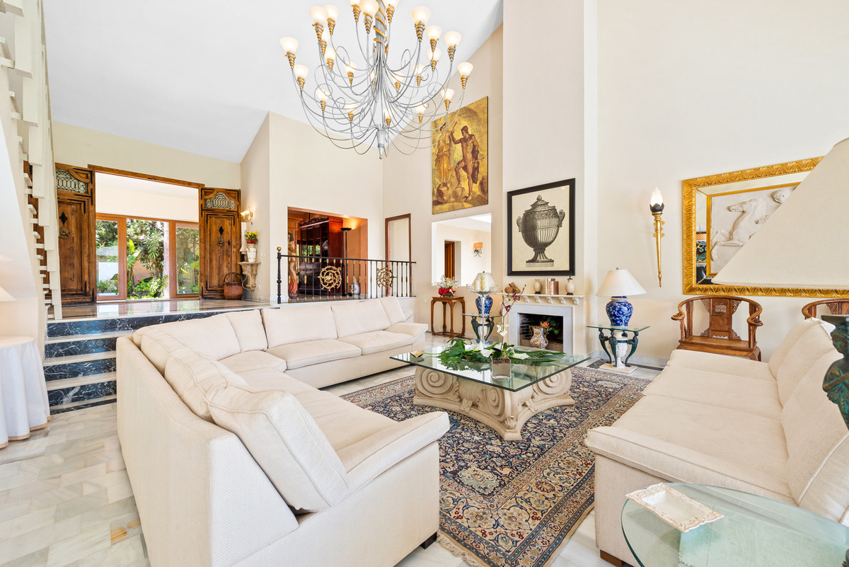 Huis te koop in Estepona | 6 slaapkamers H4272646