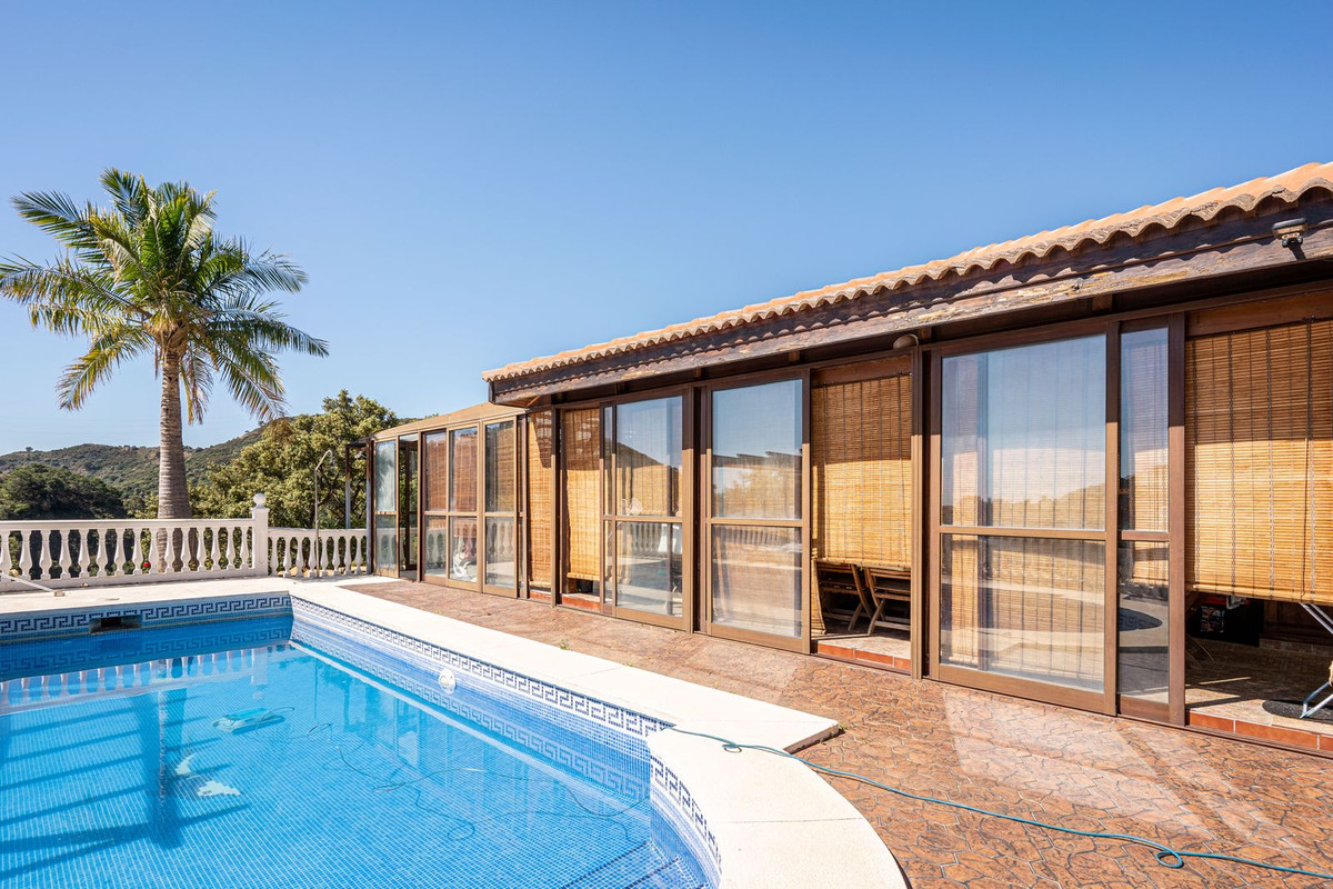 Finca - Cortijo te koop in Estepona | 3 slaapkamers H4303936
