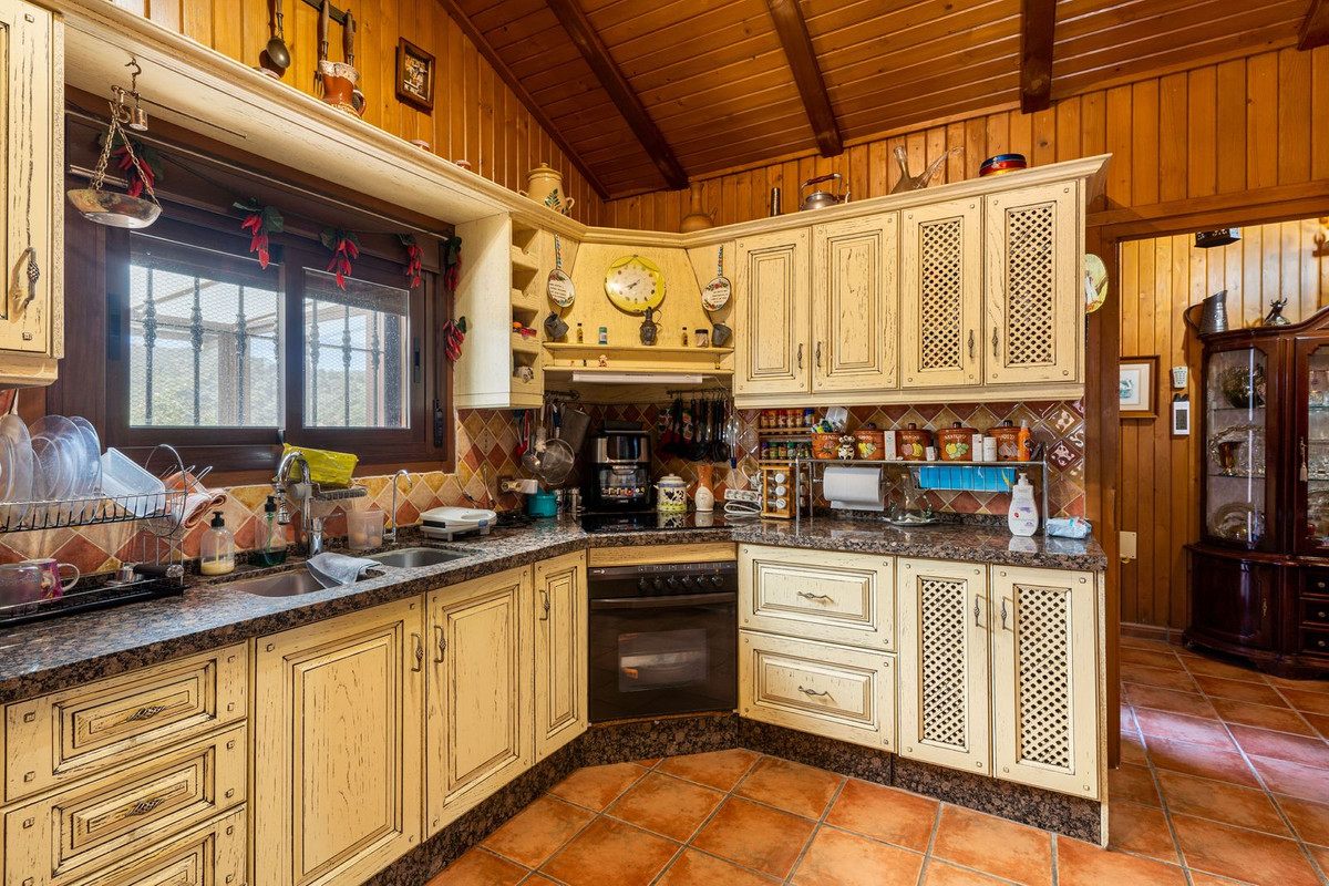 Finca - Cortijo te koop in Estepona | 3 slaapkamers H4303936