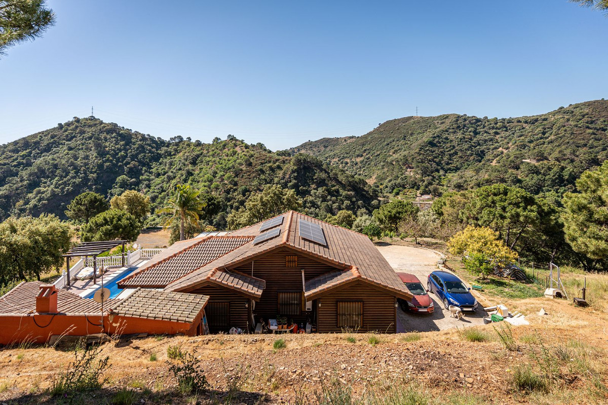 Finca - Cortijo te koop in Estepona | 3 slaapkamers H4303936