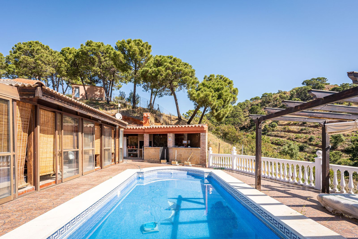 Finca - Cortijo te koop in Estepona | 3 slaapkamers H4303936