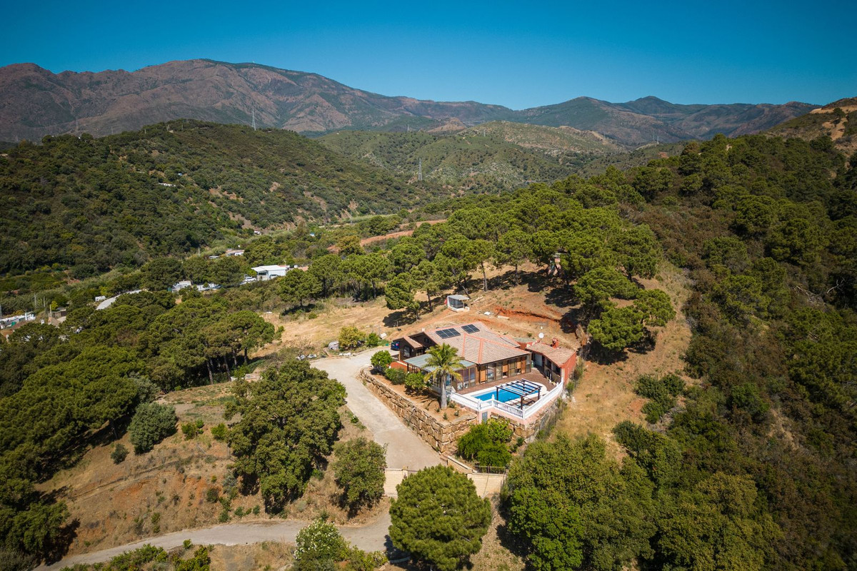 Finca - Cortijo te koop in Estepona | 3 slaapkamers H4303936