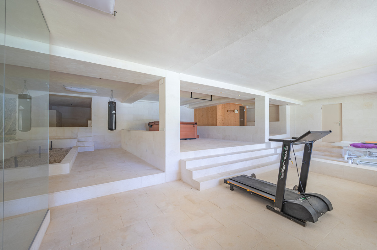 Huis te koop in Estepona | 10 slaapkamers H4315363