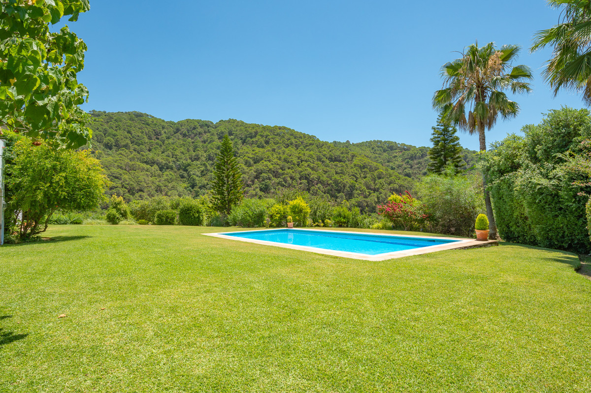 Huis te koop in Estepona | 10 slaapkamers H4315363