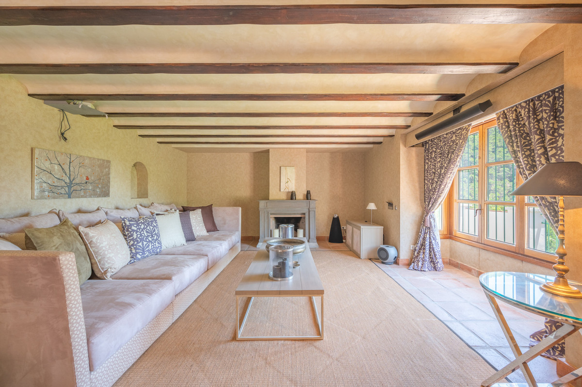 Huis te koop in Estepona | 10 slaapkamers H4315363