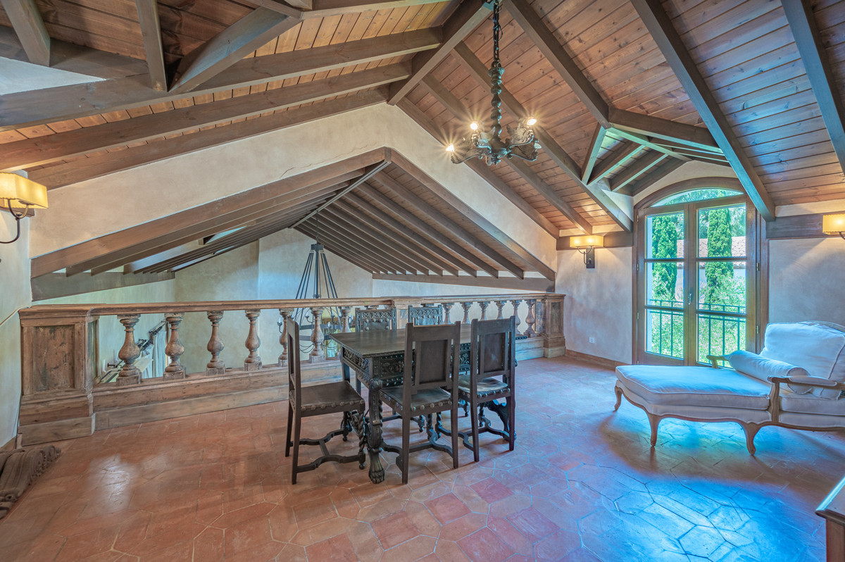 Huis te koop in Estepona | 10 slaapkamers H4315363