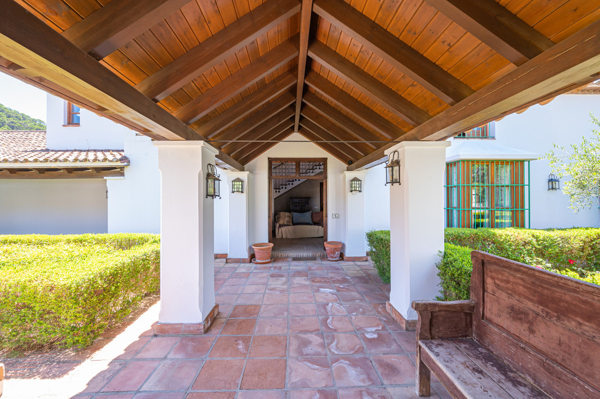 Huis te koop in Estepona | 10 slaapkamers H4315363