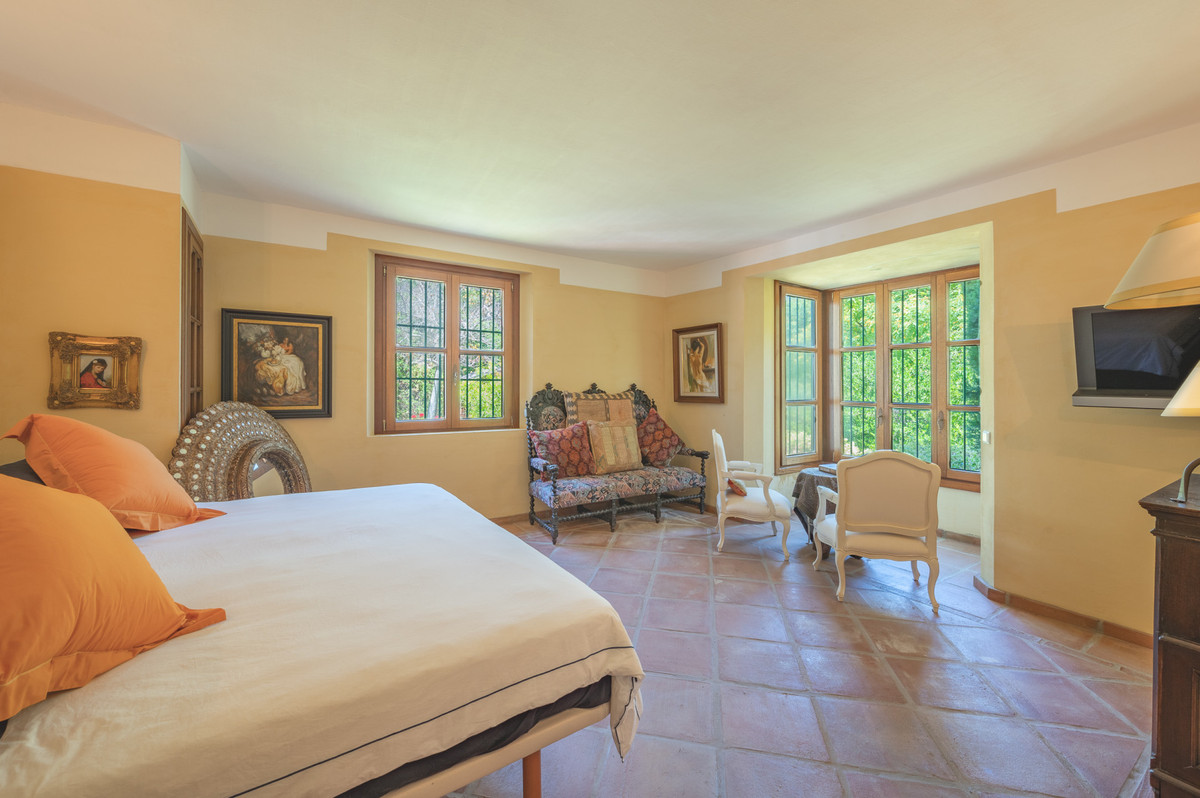 Huis te koop in Estepona | 10 slaapkamers H4315363