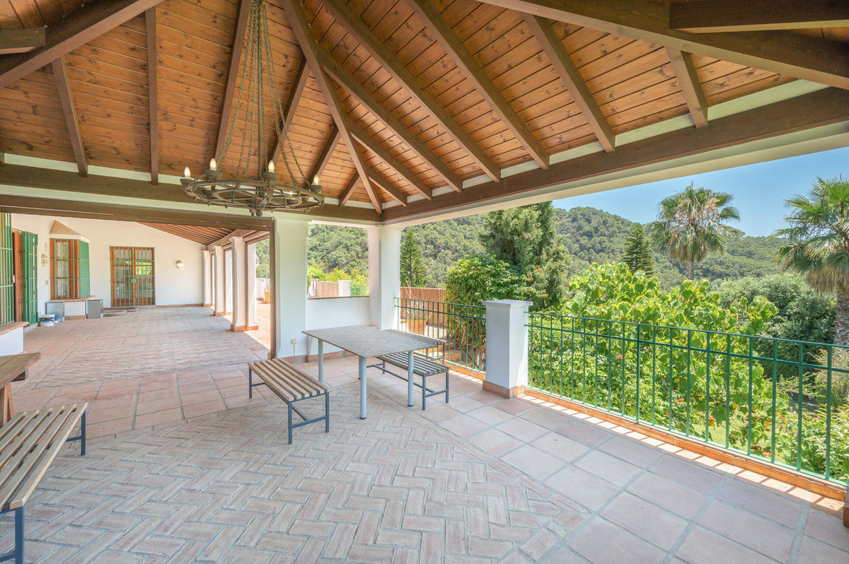 Huis te koop in Estepona | 10 slaapkamers H4315363