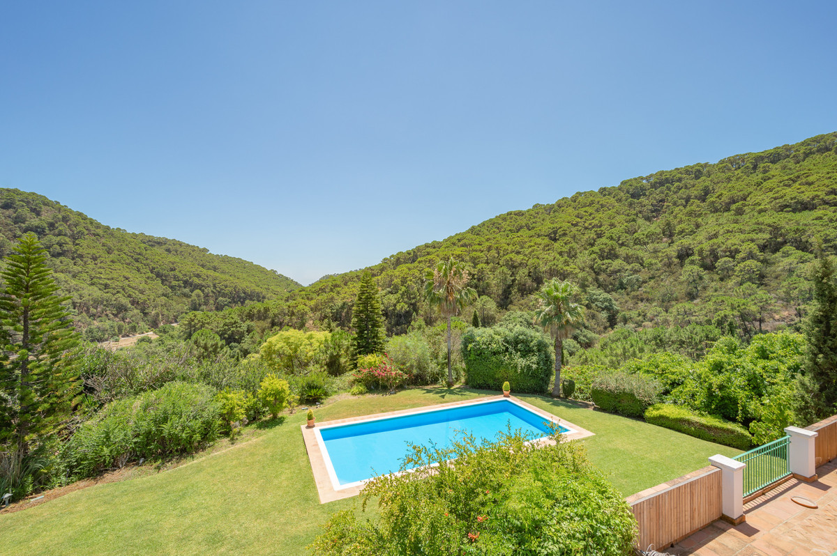 Huis te koop in Estepona | 10 slaapkamers H4315363