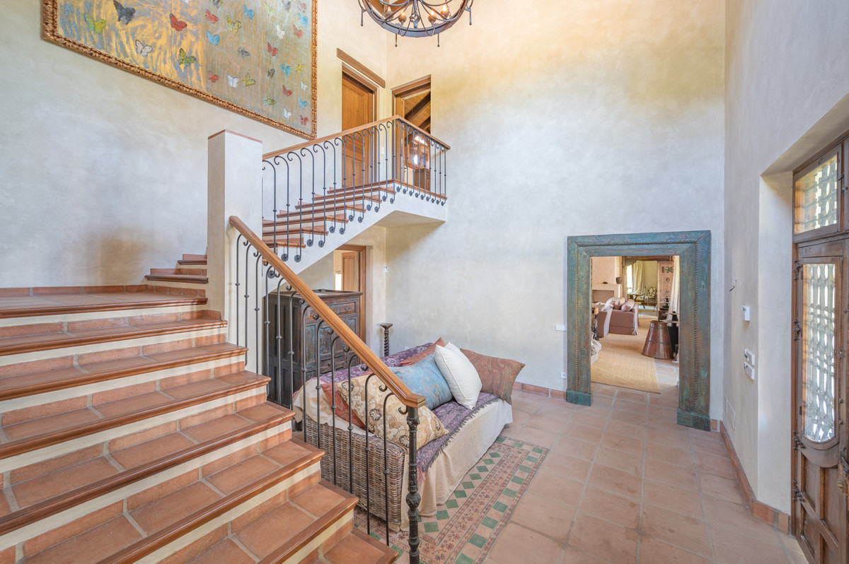 Huis te koop in Estepona | 10 slaapkamers H4315363
