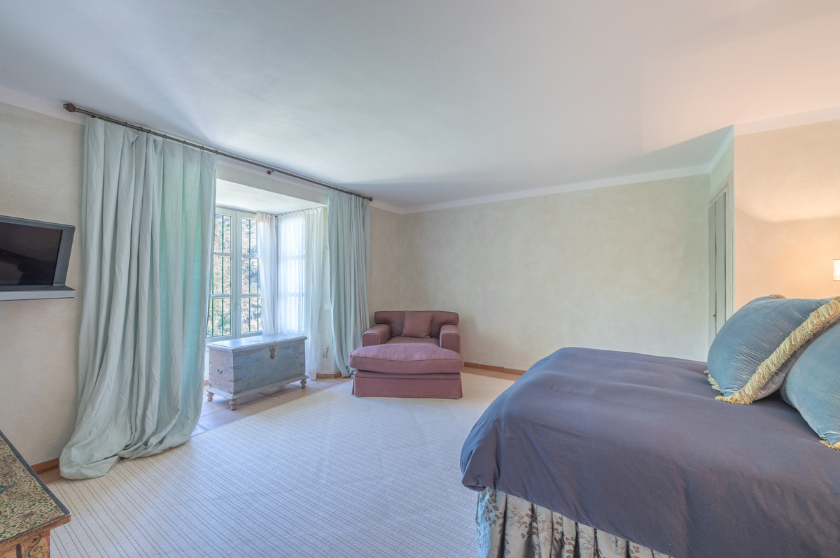 Huis te koop in Estepona | 10 slaapkamers H4315363