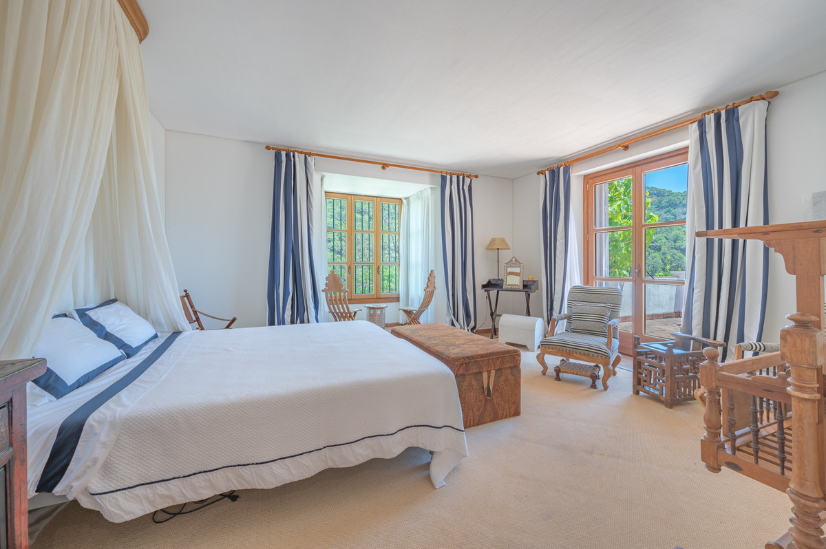 Huis te koop in Estepona | 10 slaapkamers H4315363