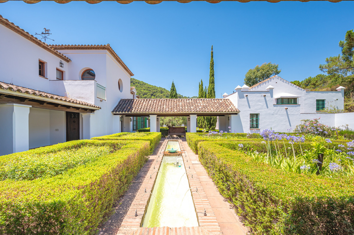Huis te koop in Estepona | 10 slaapkamers H4315363